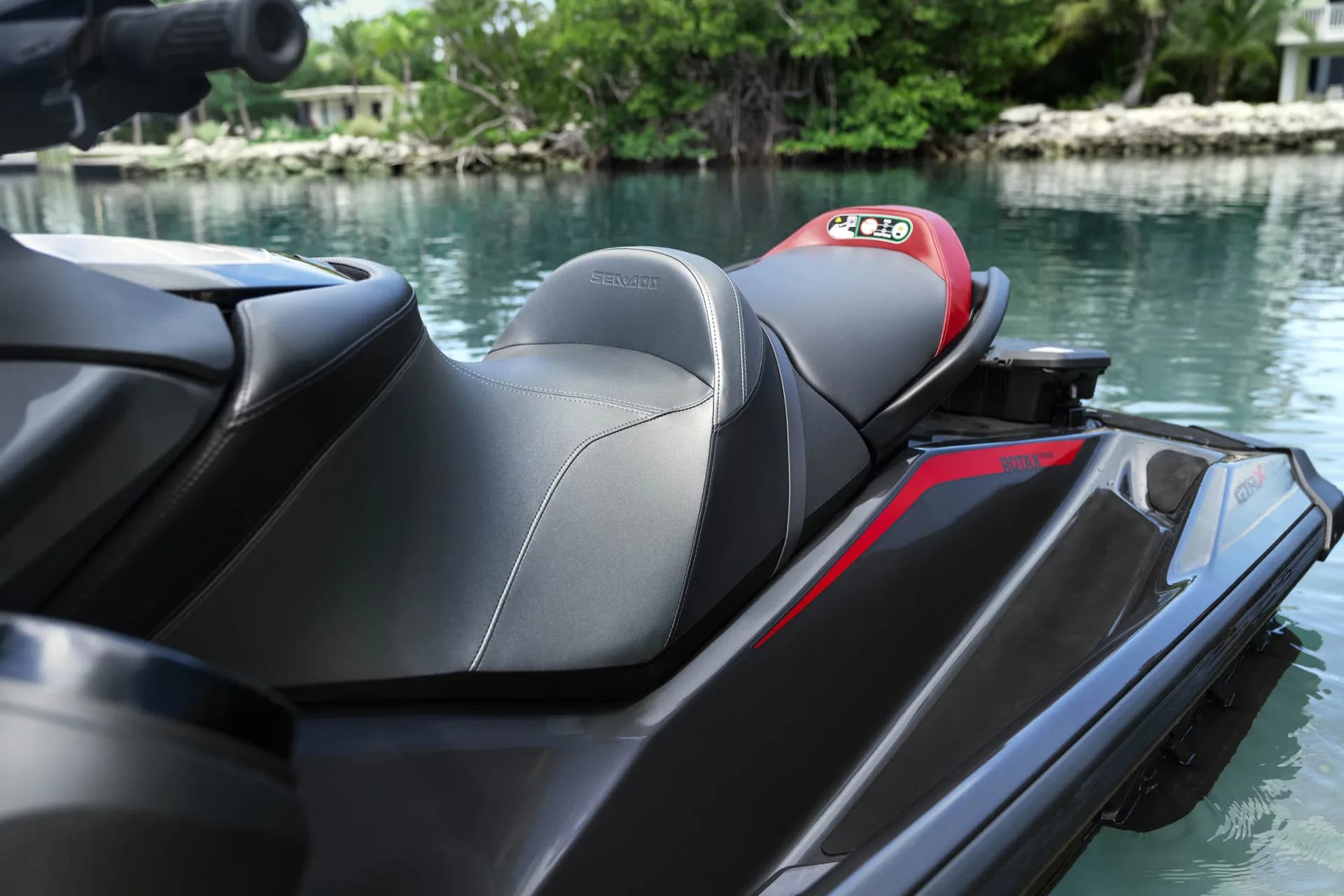 Asiento de carreras de dos piezas y plataforma de baño Ergolock™